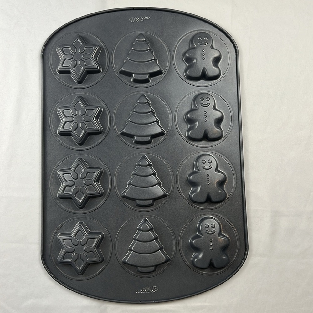 Wilson Preformed Cookie Bakeware - Christmas - Winter - Gingerbread, Tree, Star - Picture 8 of 14